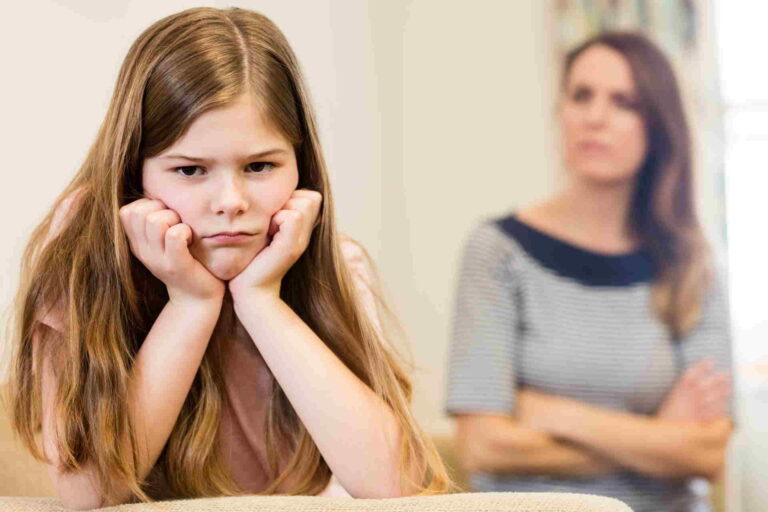 Cómo lidiar con un niño pequeño desafiante: 3 consejos prácticos