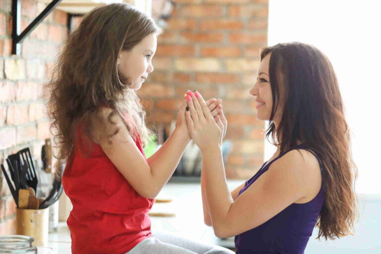 12 pequeñas cosas que puedes hacer con tus hijos para enseñarles modales