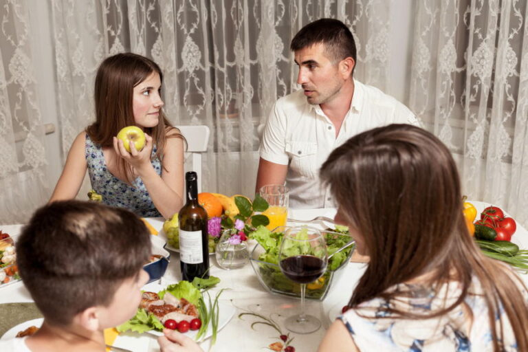Cenas en familia: la mejor manera de proporcionar una vida sana a tus hijos