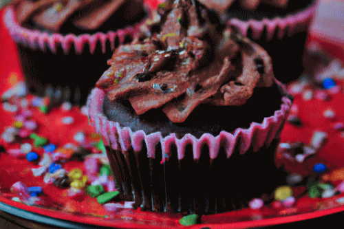 Cupcake sorpresa de chocolate para fiestas infantiles